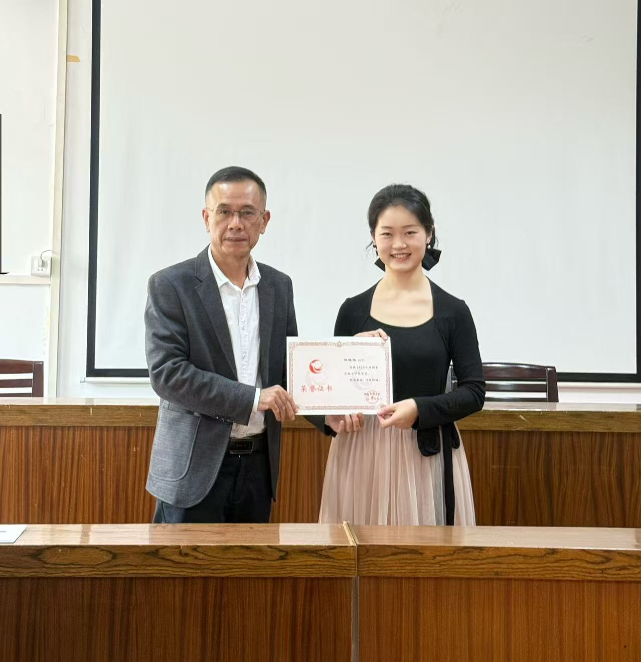 喜报 | 我校举行2024年度“国家开放大学奖学金”颁奖座谈会